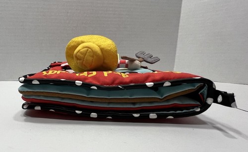 Libro de actividades suaves Manhattan Toy Company Farmyard Friends con marioneta de dedo 2011 - Imagen 5 de 14