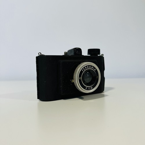 Vintage Rare Bakelite Camera Ferrania F. 1:9 - Beta Model - Working Shutter - Picture 2 of 10