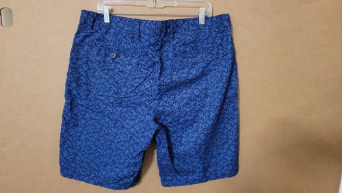OLD NAVY SIZE 36 FLORAL BLUE  FLAT FRONT RISE 11.5" INSEAM 9.5" MEN'S SHORTS  - Picture 2 of 3