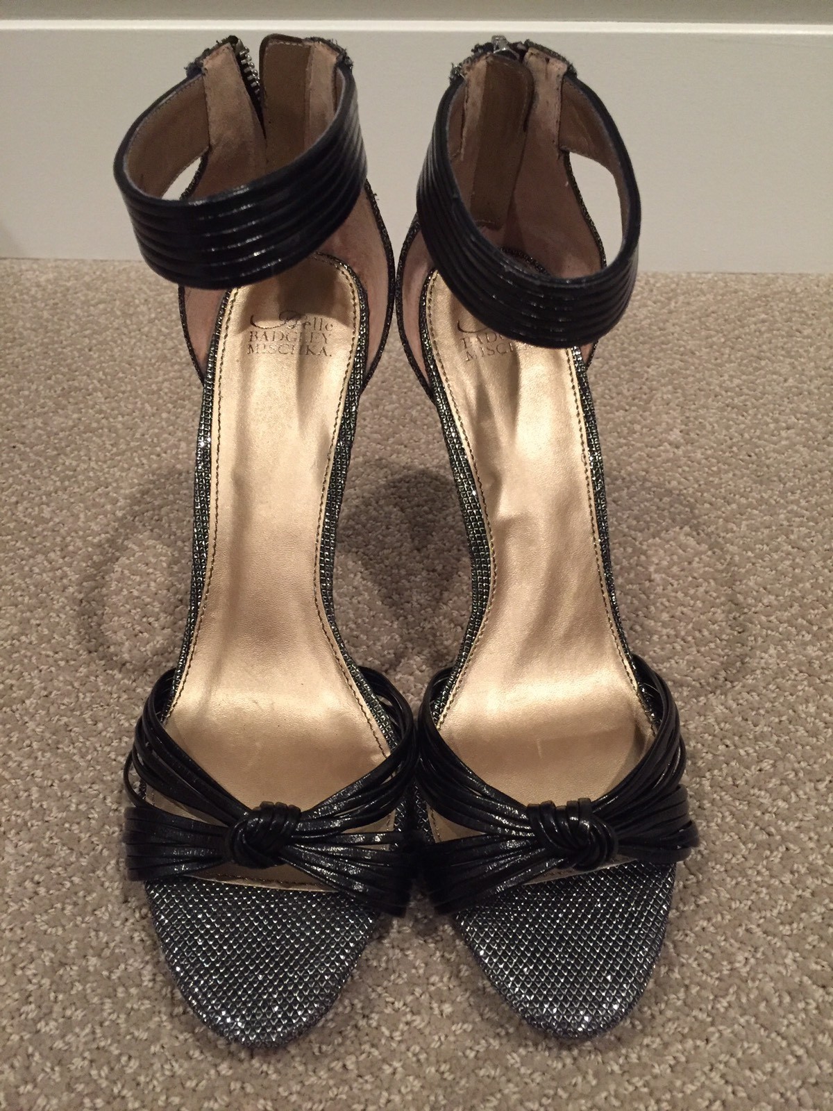 BADGLEY MISCHKA Silber Metallic & Rhinestone Heels schuhe Zipper Heel Sz 9M BADGLEY MISCHKA Silber Metallic & Rhinestone Heels schuhe Zipper Heel Sz 9M