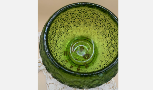 Fenton Avocada Green Daisy & buttons Vase 4.5 Height - Picture 9 of 10