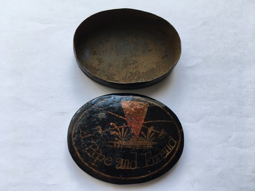 SELTEN UM 1790-1810 VINTAGE GEORGIAN A PIPE AND FRIEND BLECH SCHNUPFTABAKDOSE - Bild 4 von 6