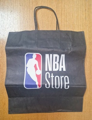 NBA Store London leere Papiertüte vom Eröffnungstag 12. April 2024