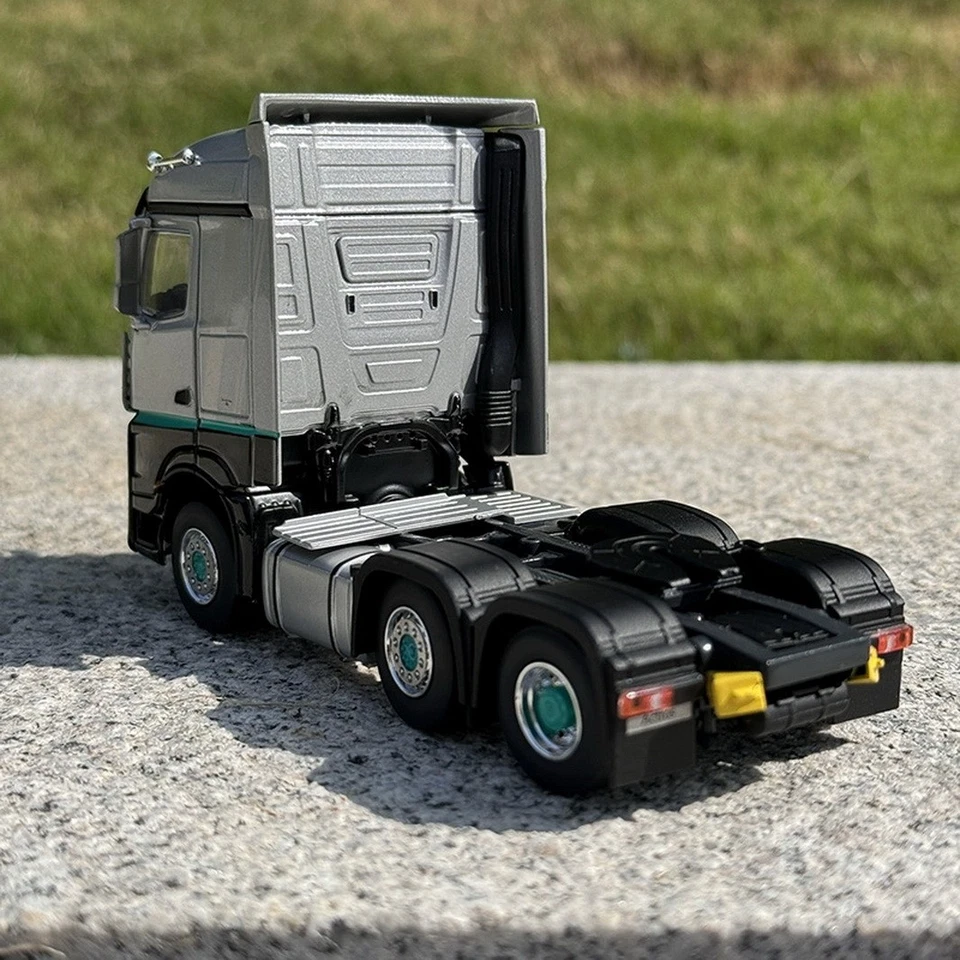 1/50 Mercedes-Benz Actros Streamspace 6x2 Silver Diecast model Toy NIB - Image 4 of 4