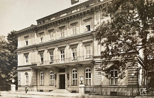 ORIGINAL! PRE-WW2 GERMAN BROWN HOUSE MUNICH GERMANY c1933 PHOTO POSTCARD RPPC