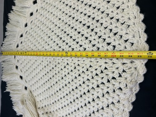 Vintage 70er Jahre handgestrickt Häkel Schal Dreieck Halstuch cremeweiß Hippie Fransen gebraucht, in einwandfreiem Zustand - Bild 7 von 8