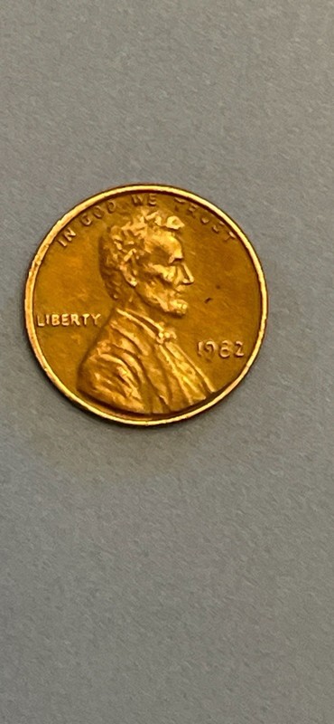 1982 No Mint Mark Lincoln Penny. Uneven Rim. Copper 3.10 grams in Great Conditio