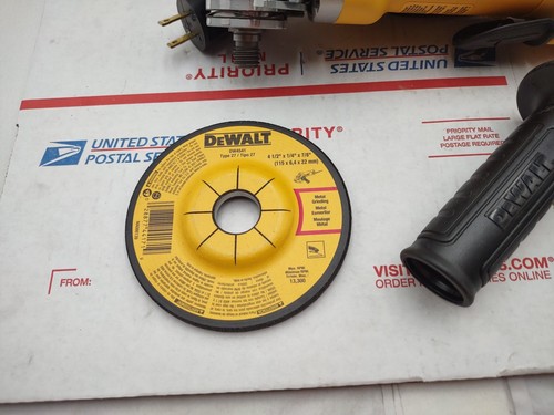 DeWalt DWE402W 4-1/2 Zoll (115 mm) kleiner Winkelschleifer (T2-E4) - Bild 3 von 17