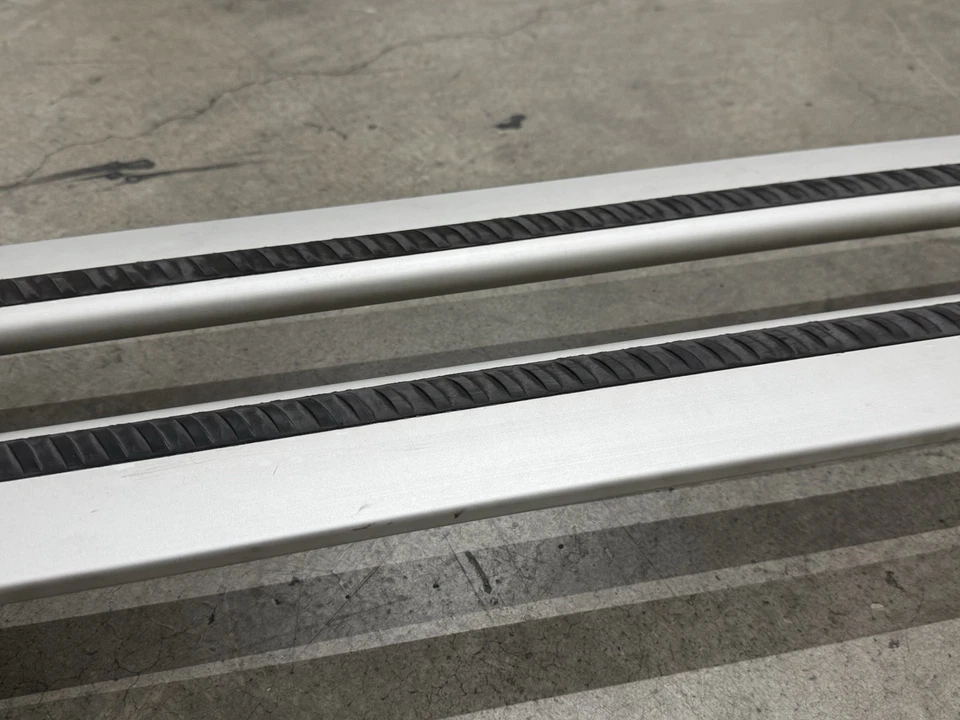 Juego de pares de barras transversales de techo plateadas OEM 2007-2015 Audi Q7 THULE Foto 3 de 4