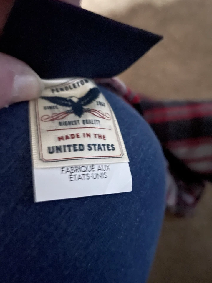 Pendleton Throw Blanket 50x70 in black, red and gray  Canyon Sherpa/Fleece - Image 4 of 4