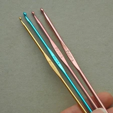 Vintage Prims Crochet Hooks Size B C D E Aluminum Tapered Throat 6 Inch Prym
