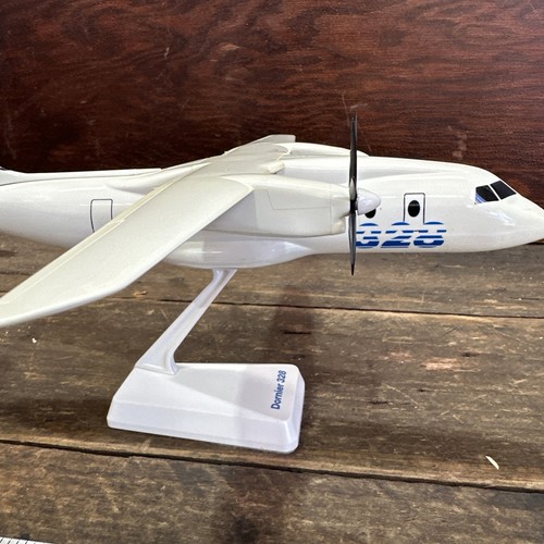 Dornier 328 Australasia Tour ‘94 Plane Plastic Kit Used - Bild 12 von 16