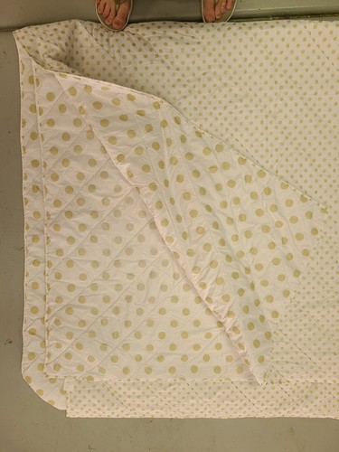 Pottery Barn Kids "Big & Small Gold Dots" Reversible Full/Queen Quilt - Bild 3 von 4