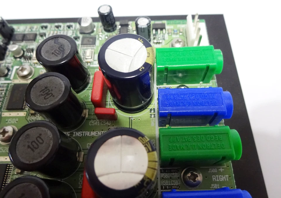 Placa de evaluación de señal analógica y mixta Texas Instruments Thunderbird TAS5100EVM Foto 4 de 4