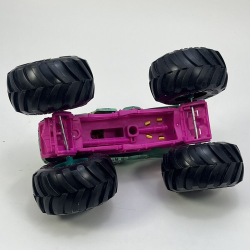 Monster Truck Zombie Wrex grande Monster Jam escala 1:24 de gran tamaño Hot Wheels - Imagen 6 de 7