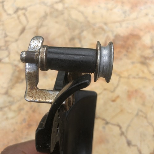 Pieza de repuesto para máquina de coser Singer 319W #105194 conjunto bobinadora. - Imagen 5 de 6