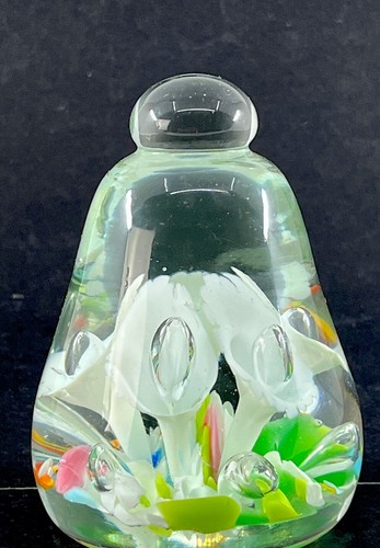 Pisapapeles Bell Studio Glass Blanco Cala Lirios-Burbujas Controladas 4.75"Tx2.75" - Imagen 10 de 16