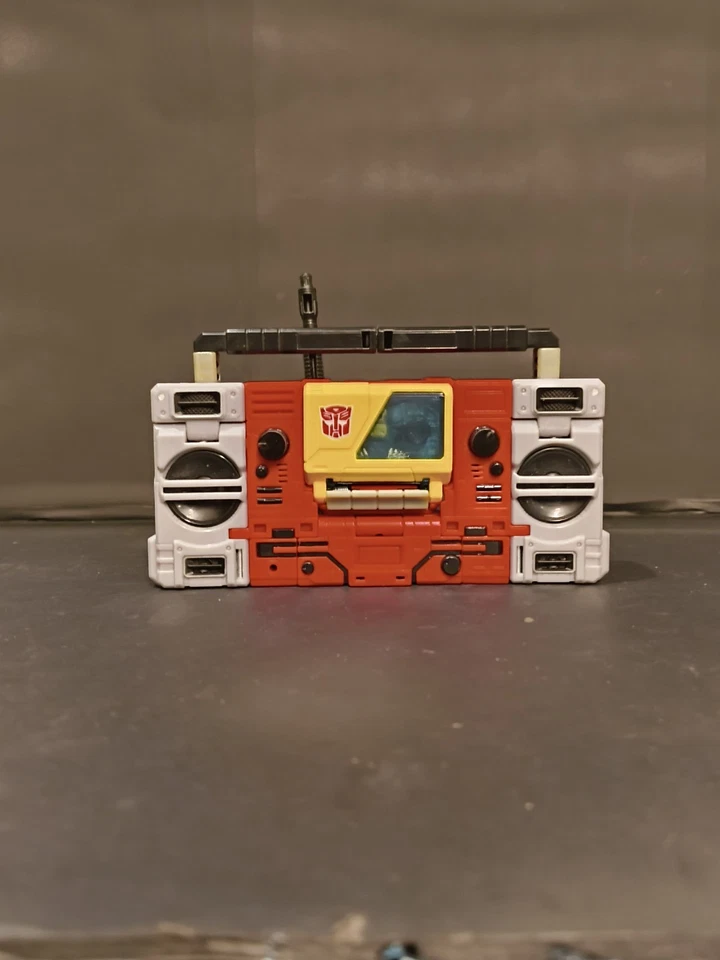 Transformera legacy G1 Universe Voyager class blaster (Complete) - Image 3 of 4