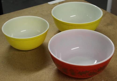 3 Pyrex Yellow 403 & 404 Holiday 404 Red Golden Leaf Holly Pinecone Mixing Bowl