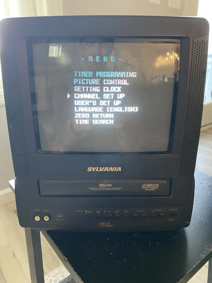 Sylvania SSC091 9" CRT Television VCR Combo - Tested, No VHS No Remote - Image 4 of 4