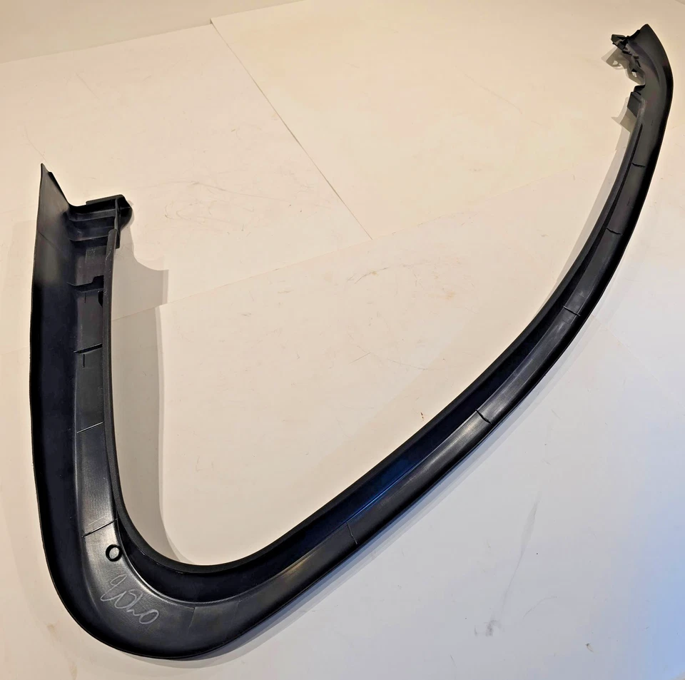 15-21 MERCEDES C300 W205 FRONT LEFT DOOR WINDOW FRAME TRIM COVER A2057270171 OEM - Image 3 of 4