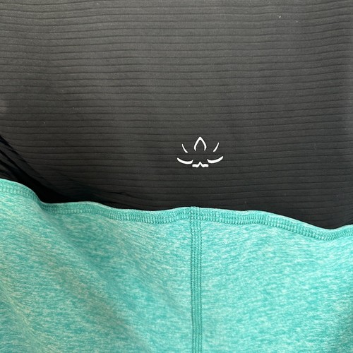 Beyond the Bump by Beyond Yoga The What's Kicking Foldover Crop Leggings Size M - Picture 5 of 8