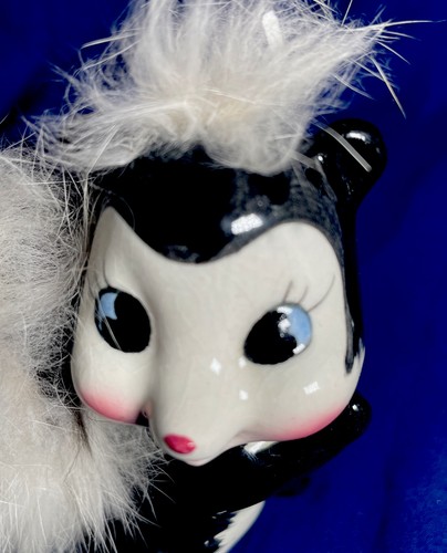 Furry Skunk Animal Figurine Enesco Japan - Picture 10 of 10