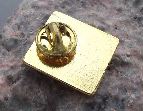 Cotes Du Rhone France Wine Region Glass Motif France French Pin Badge - Picture 2 of 2