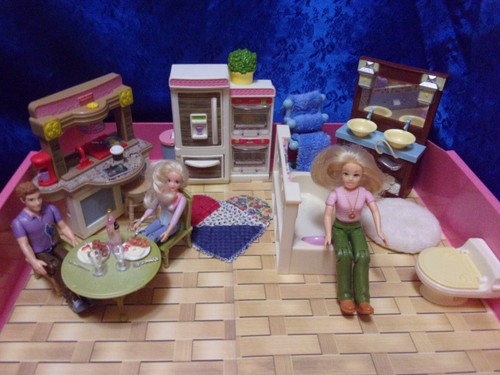 Fisher Price Loving Family 3 Dolls+ Furniture, Kitchen + bathroom lot+ extras