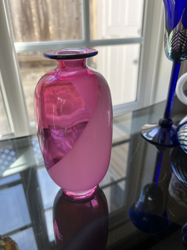 TRANSJO  HYTTA WRC GLASS CRANBERRY VASE - Picture 1 of 10