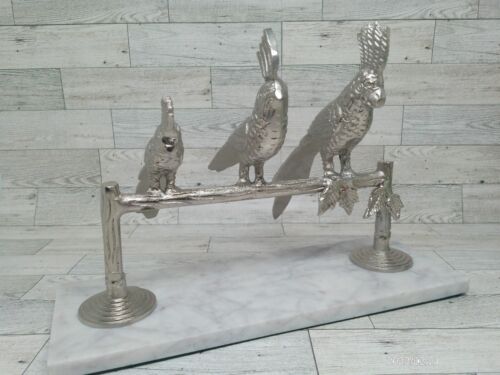 Drei Papageien Vögel auf einem Ast Metall Skulptur silberfarben Marmorsockel - Bild 2 von 9