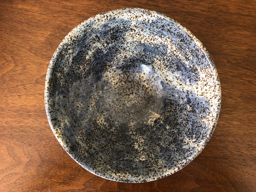 Pretty speckled blue and white vintage pottery bowl - Picture 7 of 8