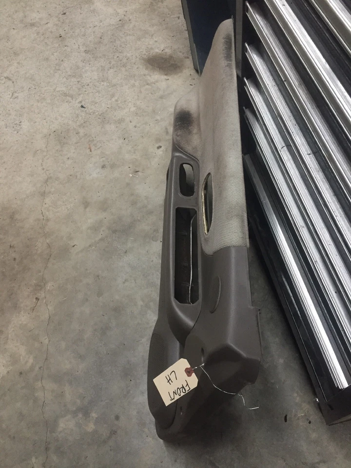 FRONT LEFT DRIVER DOOR PANEL 97 98 99 00 01 02 03 04 MITSUBISHI MONTERO SPORT  - Image 4 of 4