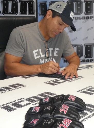 Ken & Frank Shamrock Signed Official UFC Glove BAS COA Pancrase Pride FC Auto'd - Picture 4 of 24