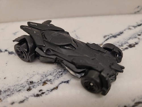2015 Hot Wheels Gray  Batmobile TM & DC Comics Mattel DHP34 Loose - Picture 1 of 7