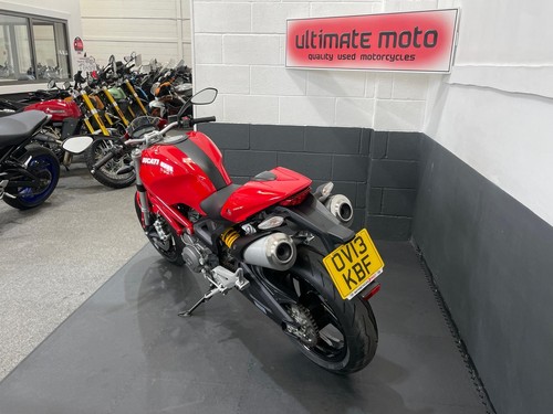 2013(13) Ducati Monster 696 Plus - DUAL HIGH RISE EXHAUSTS - BREMBO BRAKES - Picture 4 of 16