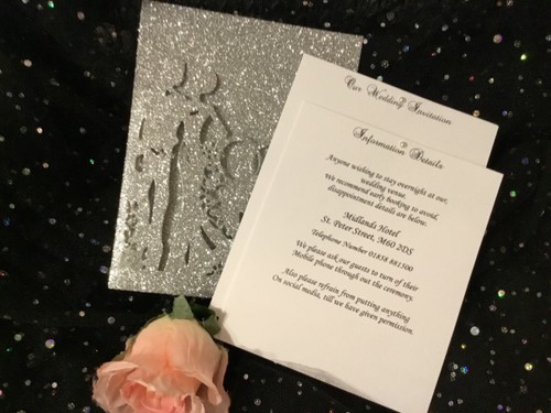 .VINETAGE, RUSTIKAL, LASERGESCHNITTENES SILBER GLITZER MR & MRS HOCHZEITSEINLADUNG - Bild 5 von 7