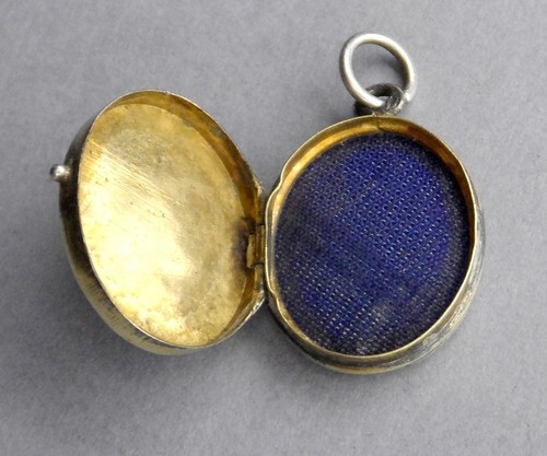 French, Antique Religious Sterling Pendant. Christ carrying the Cross, Reliquary - Picture 5 of 7