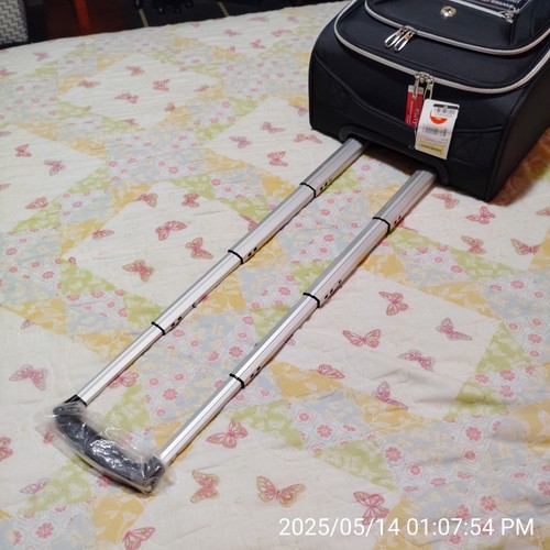 SWISSGEAR Checklite 14" Underseat Carry On Suitcase Telescoping Handle Black - Picture 5 of 11