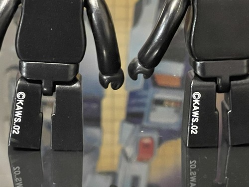 KAWS Kubrick Bus Stop 01 & 02 Mini Figures Medicom Kawsone OriginalFake 20 Chum - Picture 4 of 7