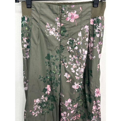 Pantaloni cargo FP Movement Mesmerize Me stampati floreali in oliva e rosa taglia small - Foto 3 di 10