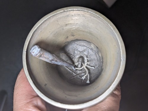 Campana rituale buddista tibetana vintage Ghanta con manico Vajra Dorje altare - Foto 5 di 6