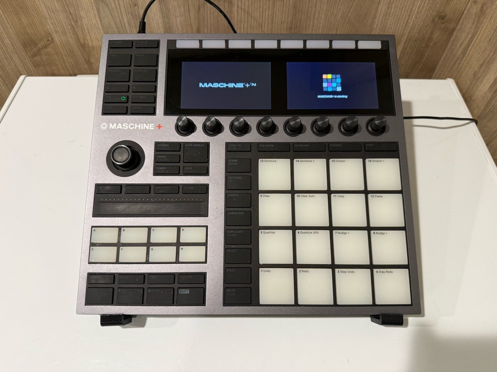 Native Instruments Maschine Plus HW Standalone Production Performance Instrument