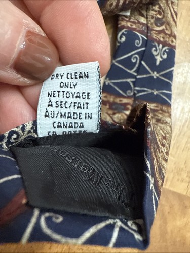 The Metropolitan Museum Of Art Mens 100% Silk Necktie Tie Made Canada Navy Tan - Picture 5 of 6