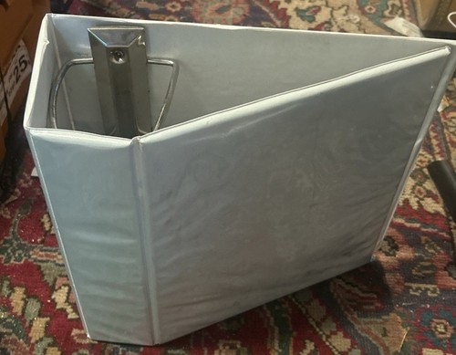 Avery Heavy Duty Binder, 5 Inch Slant Ring, White. Pre Owned