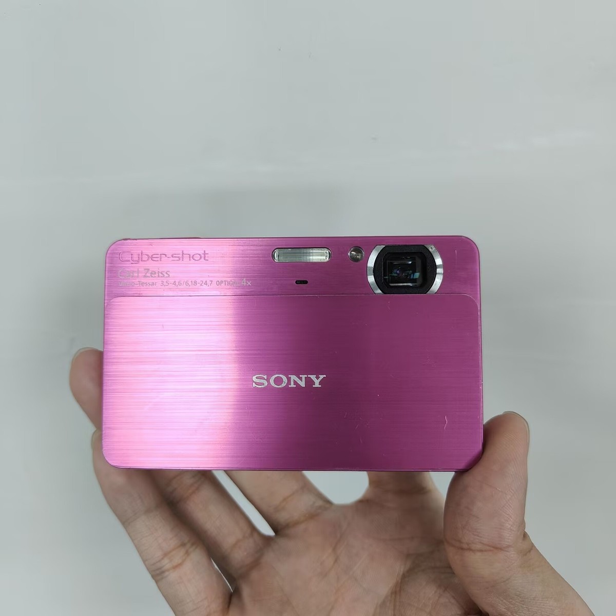 SONY Cyber-shot DSC-T700 Digital Camera 10.10 MP 4X Zoom Touch