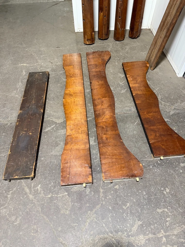 Antigua cama con 4 carteles hecha por C Lee Foto 3 de 4