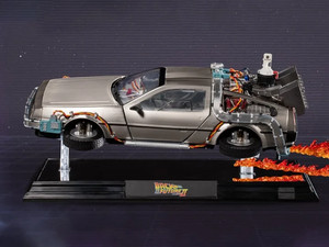 Retour Vers le Futur 2 - 1983 Delorean Volante 1:24