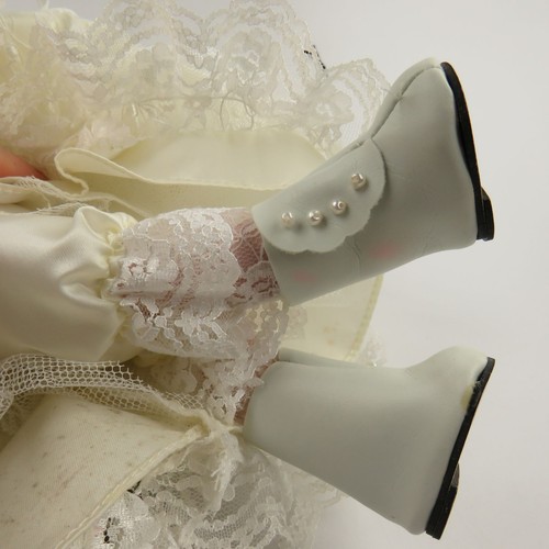 Vintage Bride Doll Blond Hair Blue Eyes White Lace Dress Ribbons Faux Pearls - Picture 11 of 12