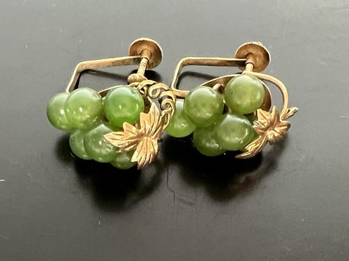 VTG 14k Gold GREEN JADE BEADED CLUSTER EARRINGS GRAPES Screw Back Victorian See - Picture 11 of 17
